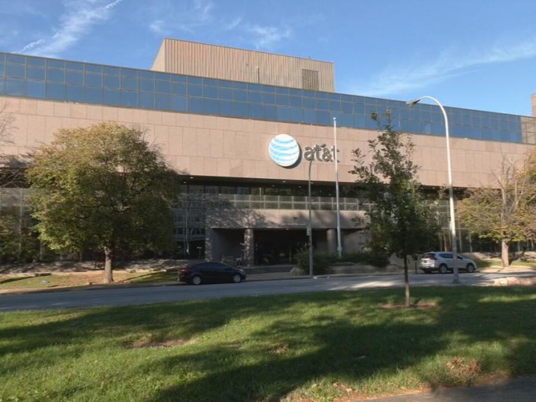 Louisville Metro Government plans to buy former AT&T building downtown